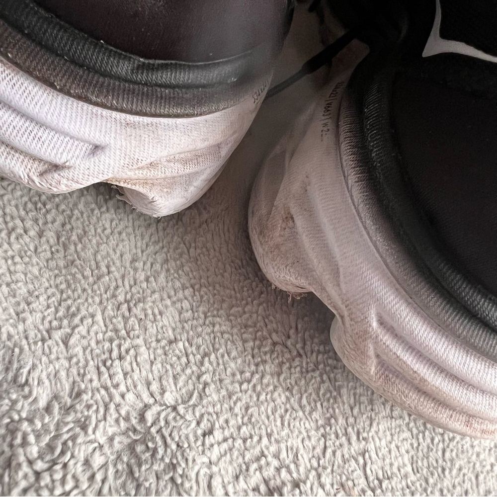 Hoka One One Bondi 8 Women's Wide Cushioned Running Shoe Sneaker Black White 8.5 - Picture 11 of 17